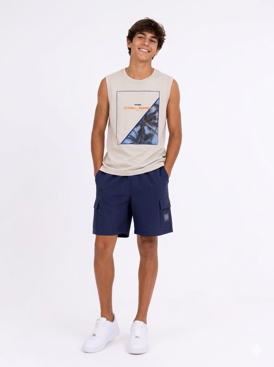 Adolescente vestindo regata Eternal Summer e bermuda cargo